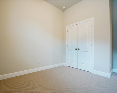 4004 Promontory Point Trl - Photo Thumbnail 10