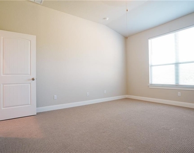 4004 Promontory Point Trl - Photo Thumbnail 8
