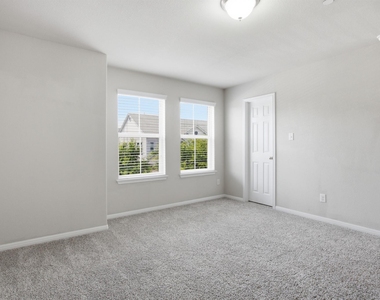 2304 S Lakeline Blvd - Photo Thumbnail 16