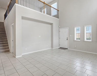 2304 S Lakeline Blvd - Photo Thumbnail 5