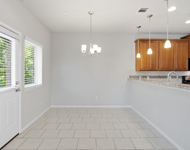 2304 S Lakeline Blvd - Photo Thumbnail 7