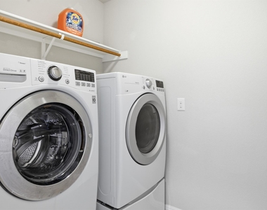 2304 S Lakeline Blvd - Photo Thumbnail 15