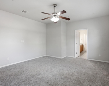 2304 S Lakeline Blvd - Photo Thumbnail 11