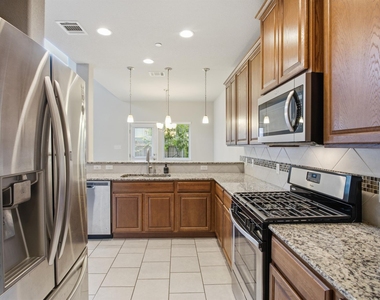 2304 S Lakeline Blvd - Photo Thumbnail 8