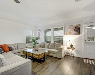15400 Summer Ray Dr - Photo Thumbnail 11