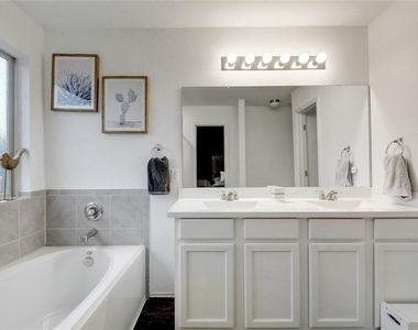 15400 Summer Ray Dr - Photo Thumbnail 16