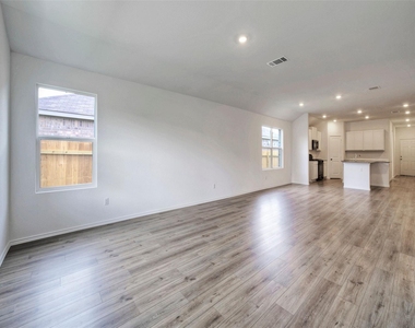 108 Montego St - Photo Thumbnail 12