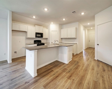 108 Montego St - Photo Thumbnail 5