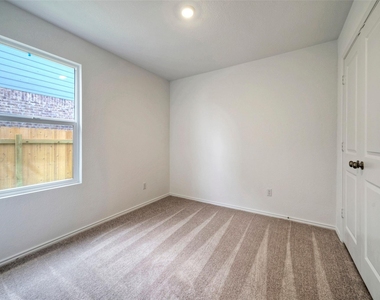 108 Montego St - Photo Thumbnail 18