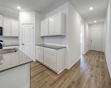 108 Montego St - Photo Thumbnail 3