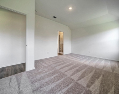 108 Montego St - Photo Thumbnail 13