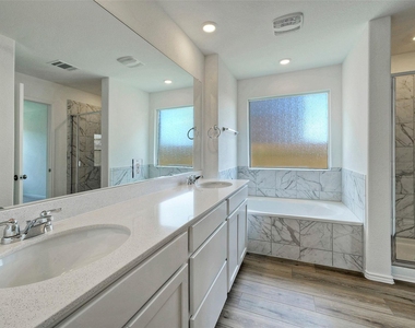 108 Montego St - Photo Thumbnail 15