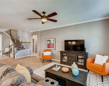 121 Kavanaugh St - Photo Thumbnail 4