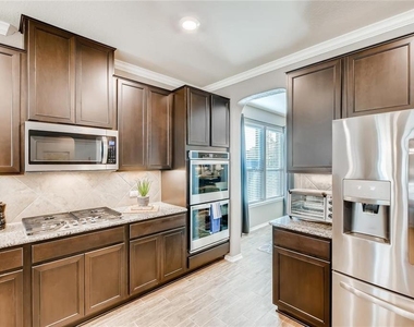 121 Kavanaugh St - Photo Thumbnail 11