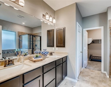 121 Kavanaugh St - Photo Thumbnail 16