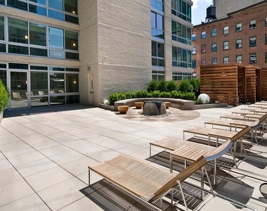 Copy of 505 West 37th Street, Unit 2710 - Photo Thumbnail 9