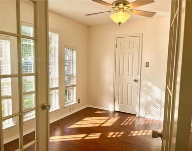 16831 Bailey Jean Dr - Photo Thumbnail 2