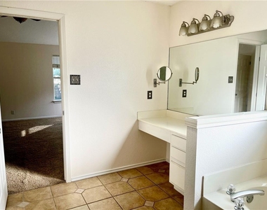 16831 Bailey Jean Dr - Photo Thumbnail 9