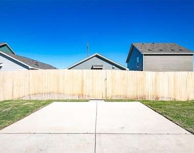 1133 Largemouth Ln - Photo Thumbnail 14