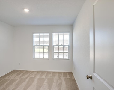 1133 Largemouth Ln - Photo Thumbnail 12
