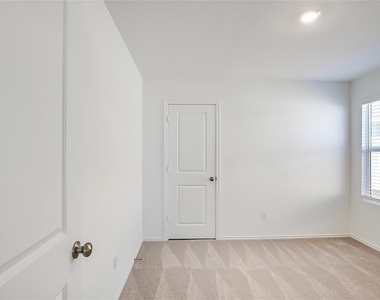 1133 Largemouth Ln - Photo Thumbnail 10