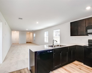 1133 Largemouth Ln - Photo Thumbnail 5