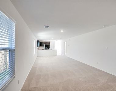 1133 Largemouth Ln - Photo Thumbnail 3