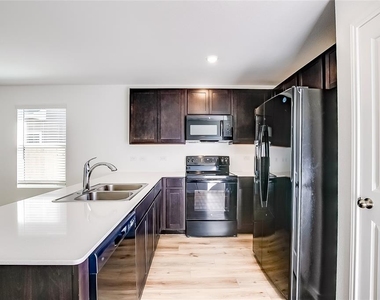 1133 Largemouth Ln - Photo Thumbnail 6
