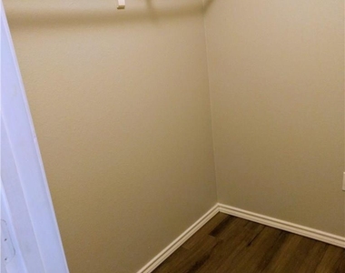 1121 Terry Dr - Photo Thumbnail 14
