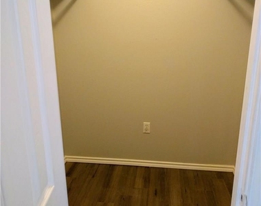 1121 Terry Dr - Photo Thumbnail 13