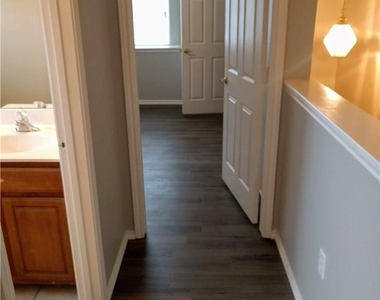 1121 Terry Dr - Photo Thumbnail 9