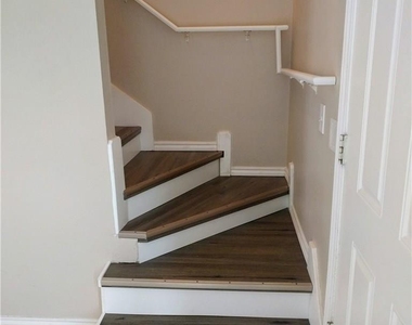 1121 Terry Dr - Photo Thumbnail 8
