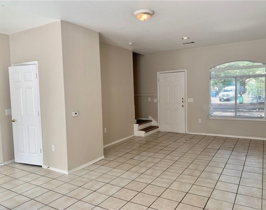 1121 Terry Dr - Photo Thumbnail 2