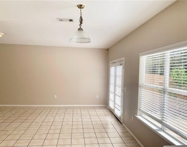 1121 Terry Dr - Photo Thumbnail 4
