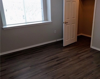 1121 Terry Dr - Photo Thumbnail 18