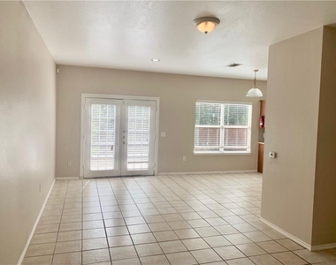 1121 Terry Dr - Photo Thumbnail 3