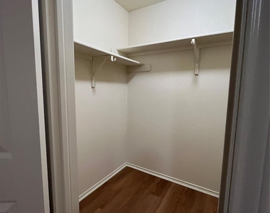 862 Latteridge Dr - Photo Thumbnail 15