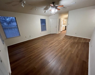 862 Latteridge Dr - Photo Thumbnail 7