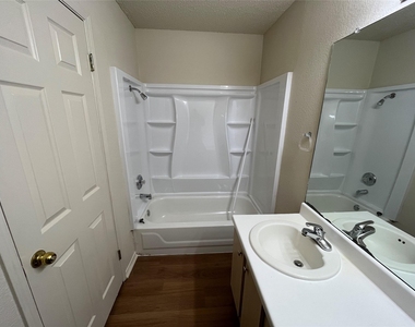 862 Latteridge Dr - Photo Thumbnail 16