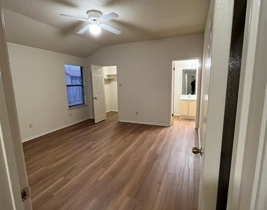 862 Latteridge Dr - Photo Thumbnail 13
