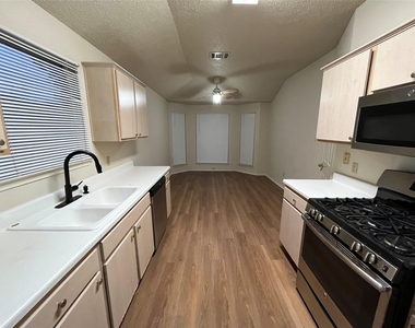 862 Latteridge Dr - Photo Thumbnail 9