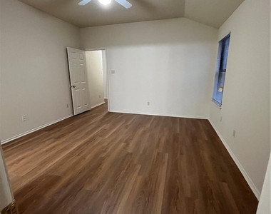 862 Latteridge Dr - Photo Thumbnail 14
