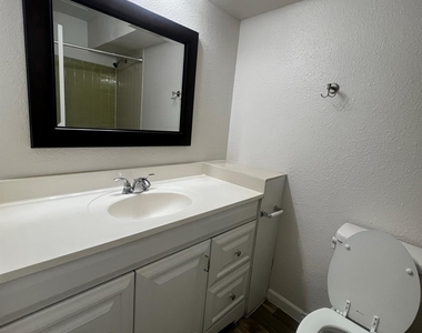 1037 E 44th St - Photo Thumbnail 5