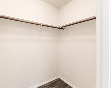 180 Onyx Lake Dr - Photo Thumbnail 17