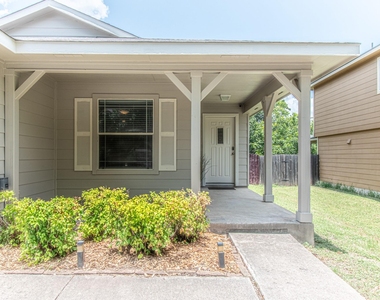 180 Onyx Lake Dr - Photo Thumbnail 2