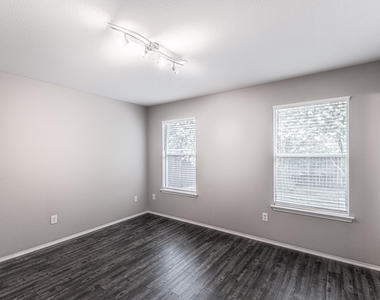 180 Onyx Lake Dr - Photo Thumbnail 16