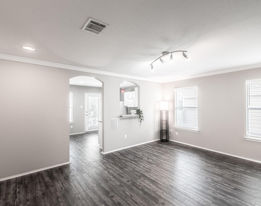 180 Onyx Lake Dr - Photo Thumbnail 7