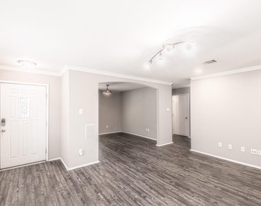 180 Onyx Lake Dr - Photo Thumbnail 3