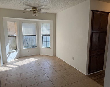 16307 Framingham Cir - Photo Thumbnail 4