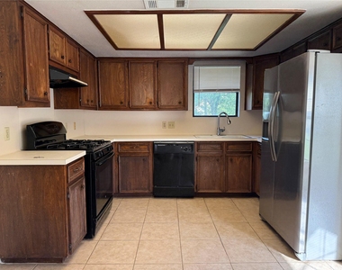 16307 Framingham Cir - Photo Thumbnail 2